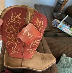 Cowboy boots size 11